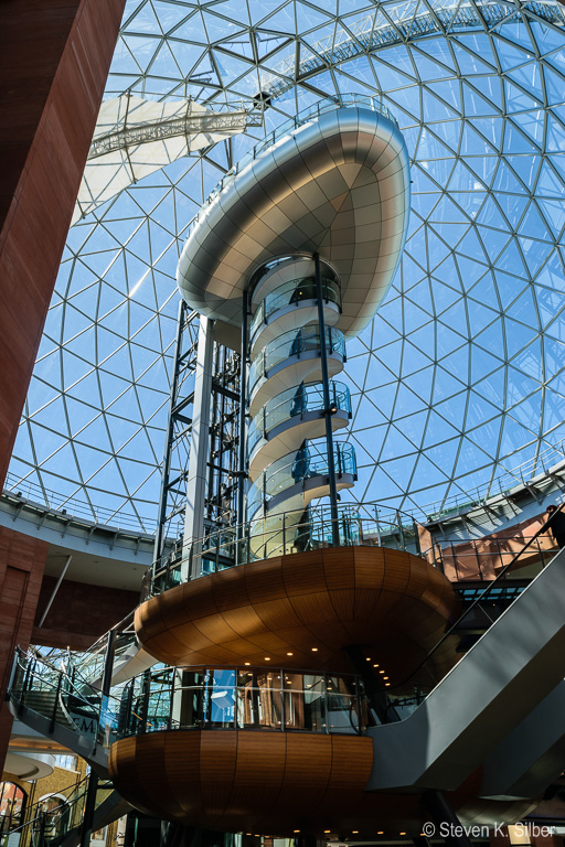 Elevator and stairs to the observation deck. (1/60 sec at f / 9.0,  ISO 100,  18 mm, 18.0-55.0 mm f/3.5-5.6 ) May 05, 2017