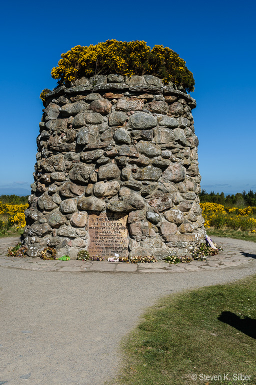 Cairn Commemorating the Highland dead. (1/400 sec at f / 9.0,  ISO 100,  18 mm, 18.0-55.0 mm f/3.5-5.6 ) May 09, 2017