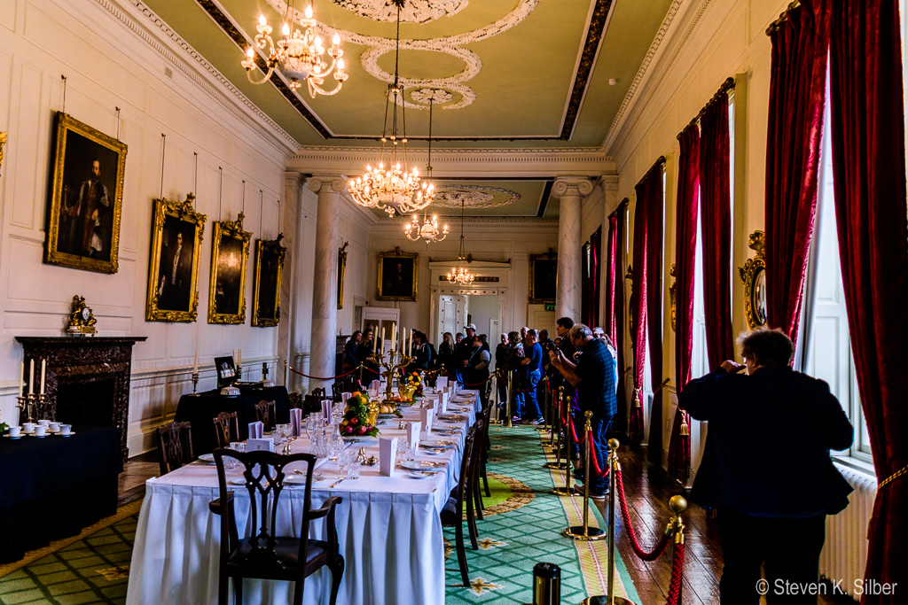 Round Mirrors on the right hand wall were convex so the viceroy (at the center of the table) could observe both ends of the table. (1/60 sec at f / 3.5,  ISO 250,  18 mm, 18.0-55.0 mm f/3.5-5.6 ) May 04, 2017