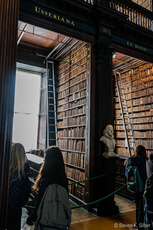 Part of the stacks - floor to ceiling books. (1/40 sec at f / 5.0,  ISO 800,  18 mm, 18.0-55.0 mm f/3.5-5.6 ) May 04, 2017