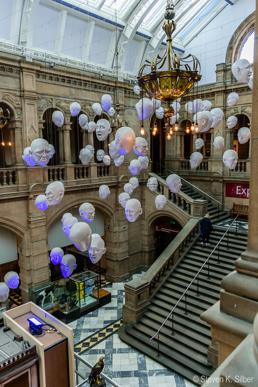 Kelvingrove Gallery art. (1/125 sec at f / 3.5,  ISO 800,  18 mm, 18.0-55.0 mm f/3.5-5.6 ) May 06, 2017