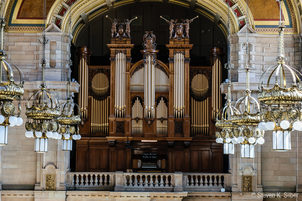 Main Hall at the Kellvingrove Gallery. (1/8 sec at f / 5.6,  ISO 100,  55 mm, 18.0-55.0 mm f/3.5-5.6 ) May 06, 2017