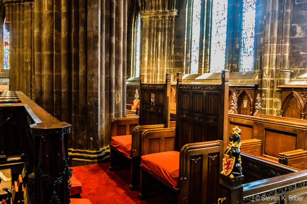 Royal pew - note the 'ER' and crest on the left hand chair. (1/8 sec at f / 3.5,  ISO 800,  20 mm, 18.0-55.0 mm f/3.5-5.6 ) May 06, 2017