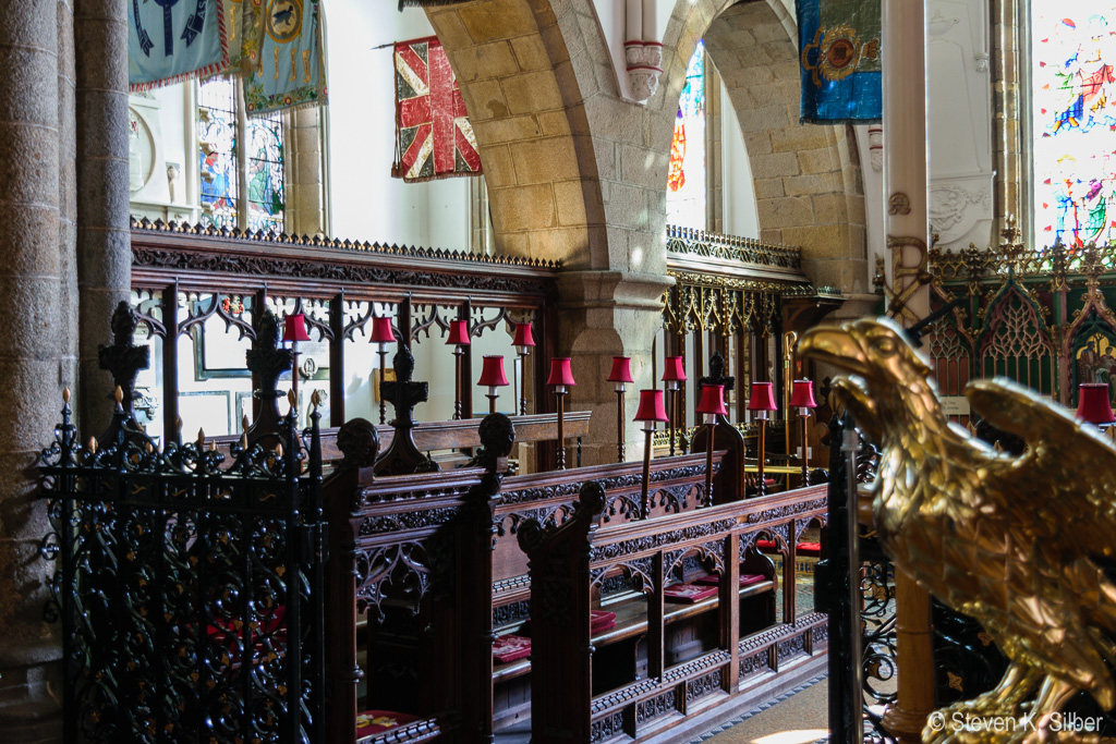 Choir behind the pulpit. (1/15 sec at f / 4.2,  ISO 500,  29 mm, 18.0-55.0 mm f/3.5-5.6 ) May 02, 2017