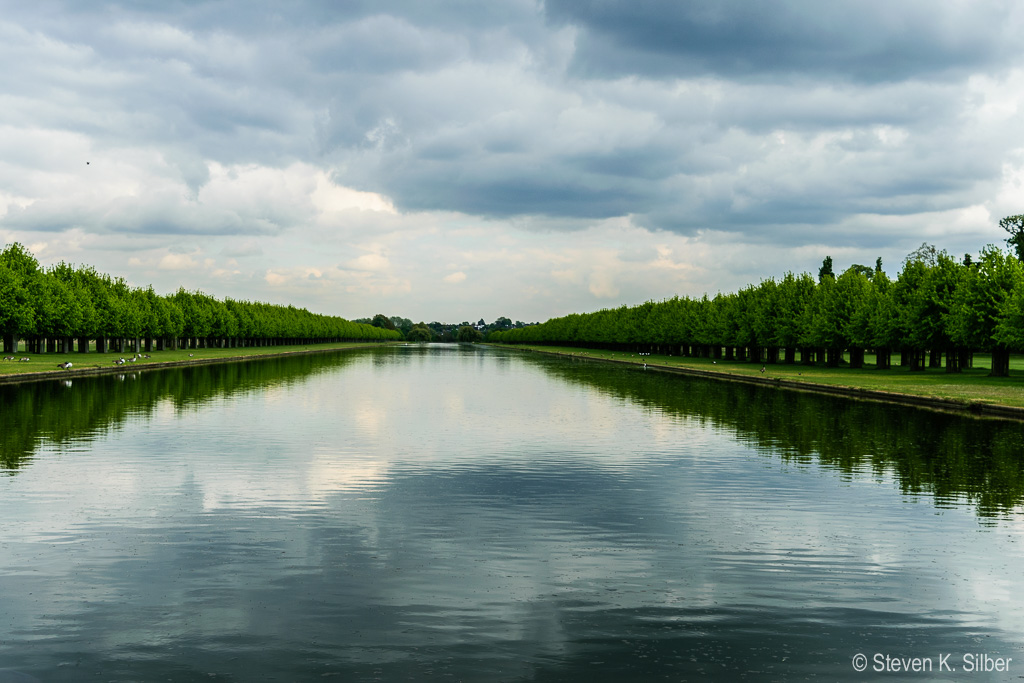 The longwater canal, lined with lime trees. (1/500 sec at f / 6.3,  ISO 100,  34 mm, 18.0-55.0 mm f/3.5-5.6 ) April 28, 2017