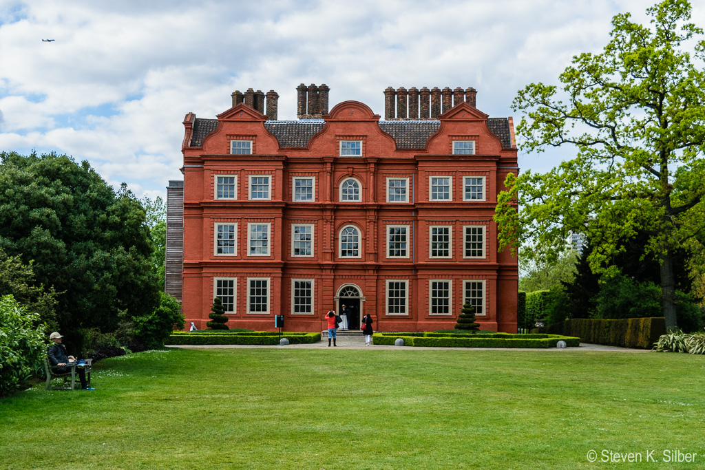 Kew Palace (1/1250 sec at f / 5.6,  ISO 500,  34 mm, 18.0-55.0 mm f/3.5-5.6 ) April 29, 2017