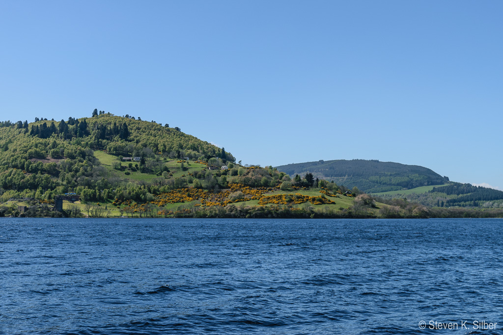 Forground hill has a lot of gorse - yellow flowered plant. (1/1000 sec at f / 7.1,  ISO 100,  38 mm, 18.0-55.0 mm f/3.5-5.6 ) May 09, 2017