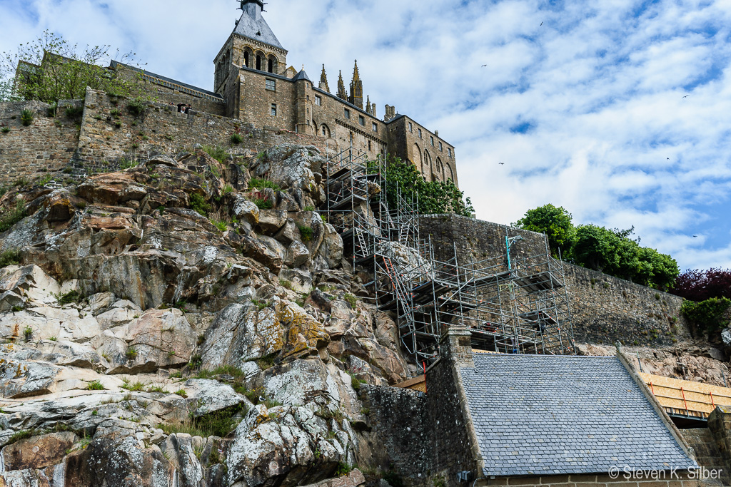 An exposed portion of the rock on which the entire abbey is built. (1/320 sec at f / 6.3,  ISO 125,  25 mm, 18.0-55.0 mm f/3.5-5.6 ) May 12, 2017