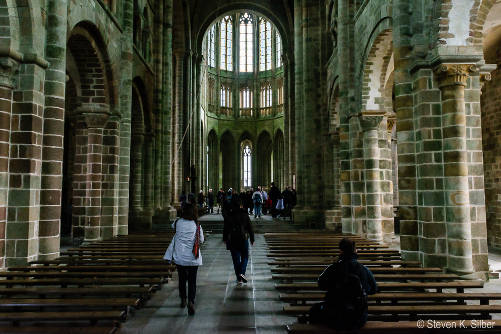 View from the back, towards the transept and altar. (1/200 sec at f / 8.0,  ISO 800,  18 mm, 18.0-55.0 mm f/3.5-5.6 ) May 12, 2017