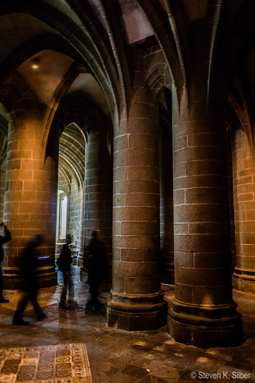 Massive columns to support the upper levels. (0.5 sec at f / 8.0,  ISO 1000,  18 mm, 18.0-55.0 mm f/3.5-5.6 ) May 12, 2017