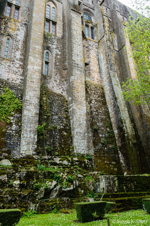 Outer walls with buttresses and showing some of the rock under the abbey. (1/80 sec at f / 9.0,  ISO 160,  18 mm, 18.0-55.0 mm f/3.5-5.6 ) May 12, 2017