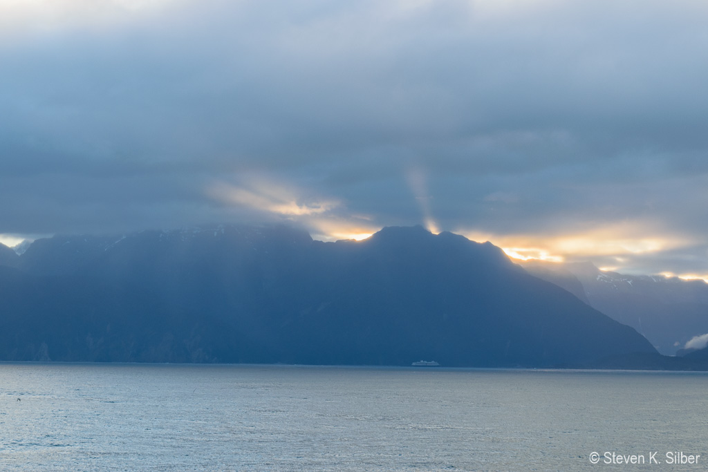 Another cruise ship, closer to the fiord. (1/125 sec at f / 7.1,  ISO 200,  52 mm, 18.0-55.0 mm f/3.5-5.6 ) November 18, 2023