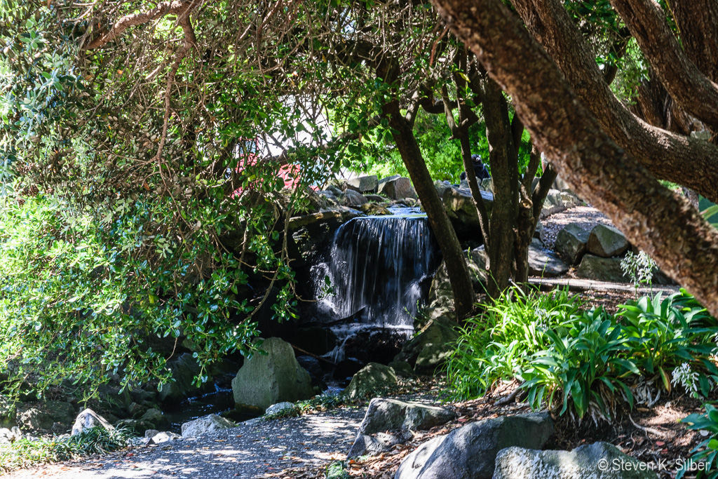 Complete with waterfall. (1/30 sec at f / 9.0,  ISO 200,  55 mm, 18.0-55.0 mm f/3.5-5.6 ) November 23, 2023