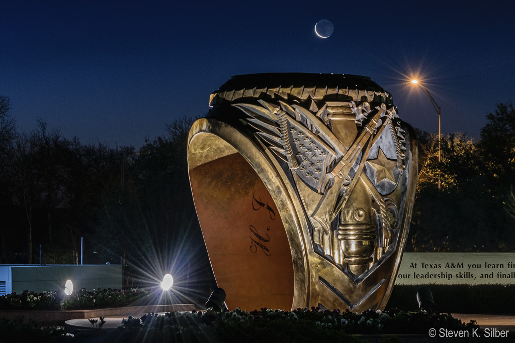 Waning Cresent moon over the Aggie Ring Plaza. (2.5 sec at f / 10,  ISO 400,  65 mm, 55.0-300.0 mm f/4.5-5.6 ) February 24, 2017