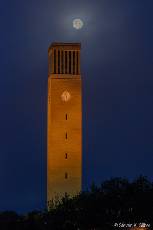 Albritton Bell Town, full moon (0.5 sec at f / 14,  ISO 250,  102 mm, 55.0-300.0 mm f/4.5-5.6 ) July 02, 2015