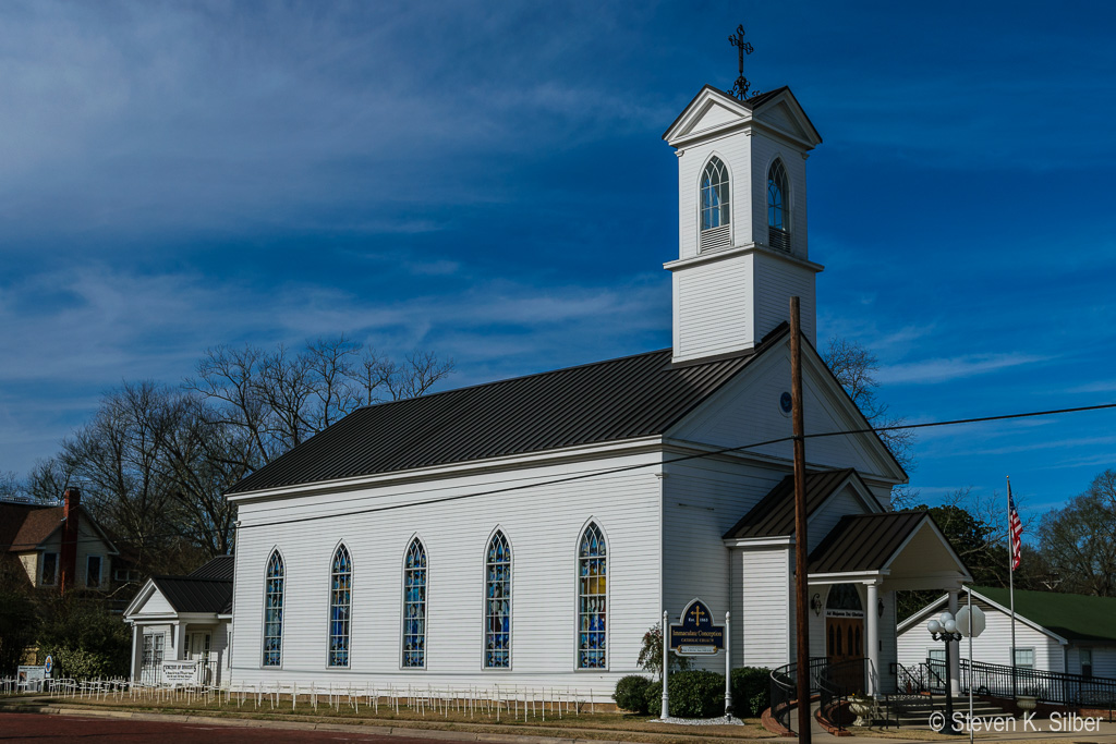 Stained Glass Windows. (1/2000 sec at f / 7.1,  ISO 100,  25 mm, 18.0-55.0 mm f/3.5-5.6 ) January 25, 2017